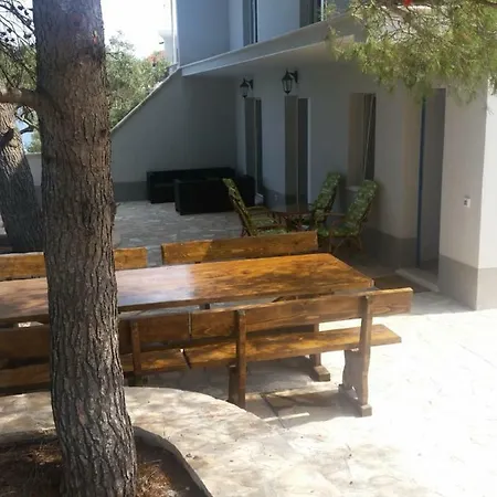 Adriatic Queen בית הארחה Gdinj
