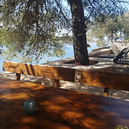Guest house Adriatic Queen Gdinj