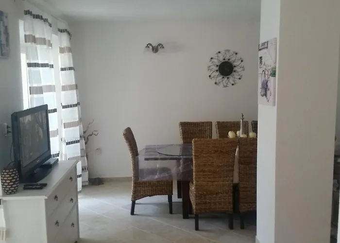 Adriatic Queen بيت ضيافة Gdinj