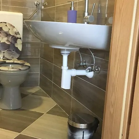 Gostinjska kuća Adriatic Queen Gdinj